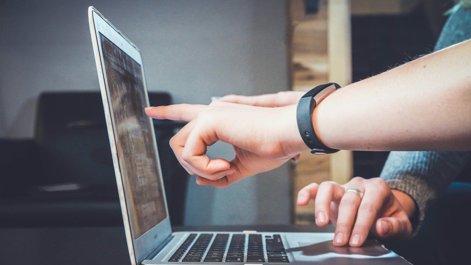 Research Data Management for Small Teams: Cases as Study Records