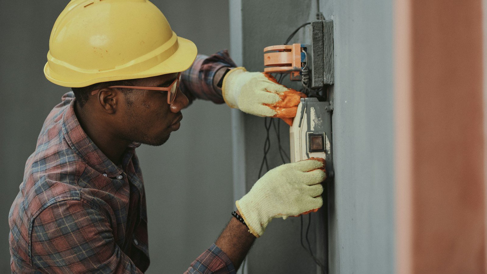 Maintenance Requests Done Right: From Tenant Report to Contractor Quote to Invoice