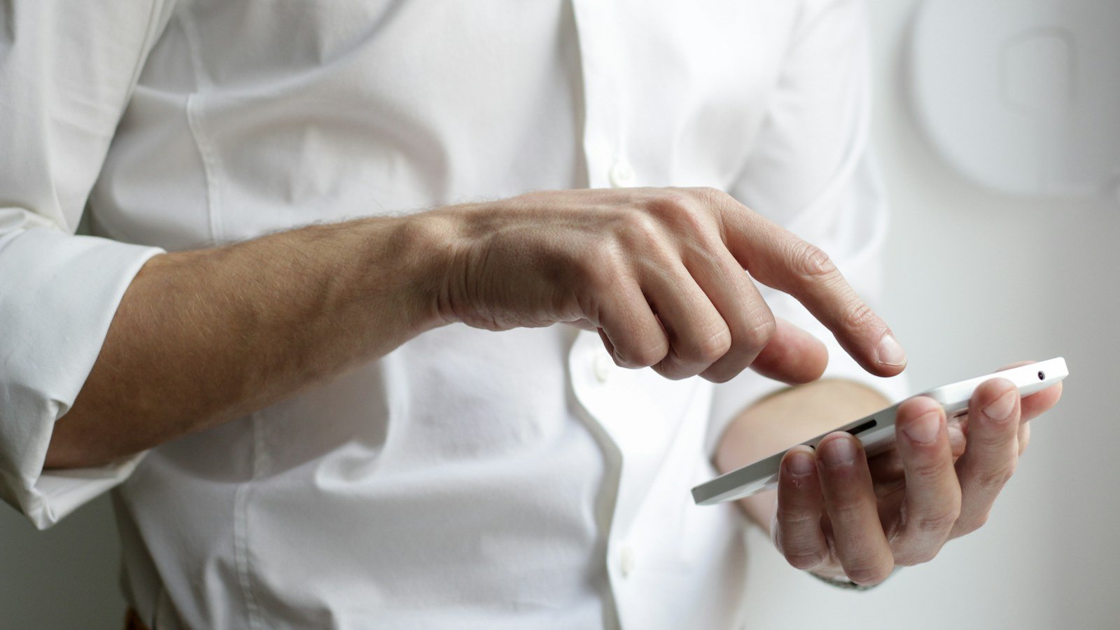 Investigators in the Field: Working From a Phone Without Losing the Thread